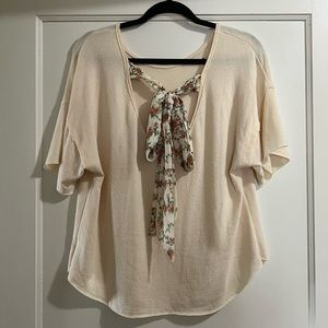 Cream Blouse/Top with Flower Print Tie Back (Francesca’s 🪷)